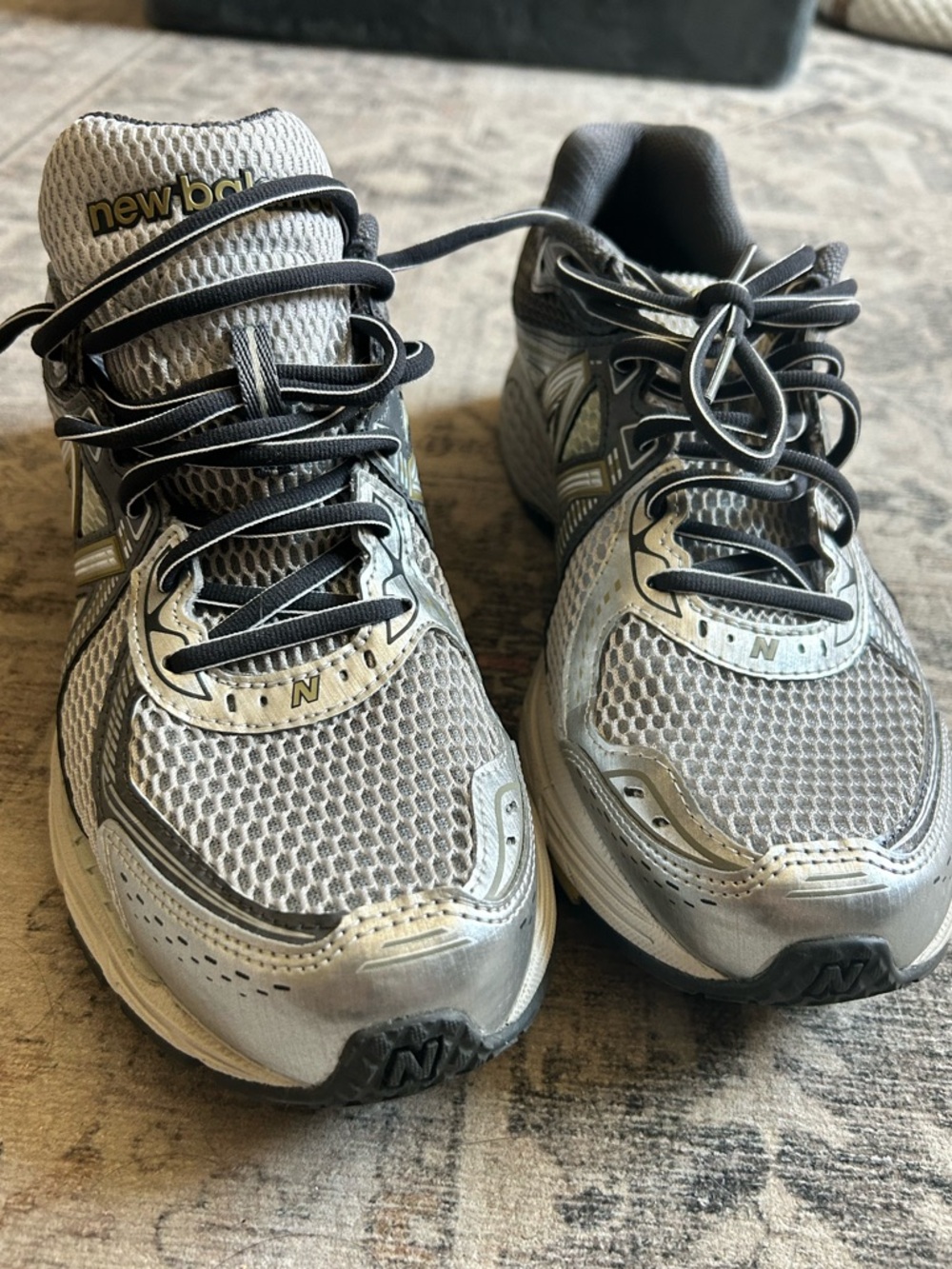 New Balance 860v2 Runners Grey on Silver with Gold Accents